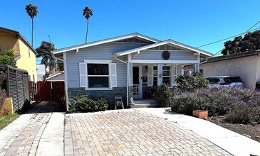 Building Photo - Lovely 2 bedrooms and 1 bathroom beach cottage in San Pedro