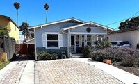 Building Photo - Lovely 2 bedrooms and 1 bathroom beach cottage in San Pedro