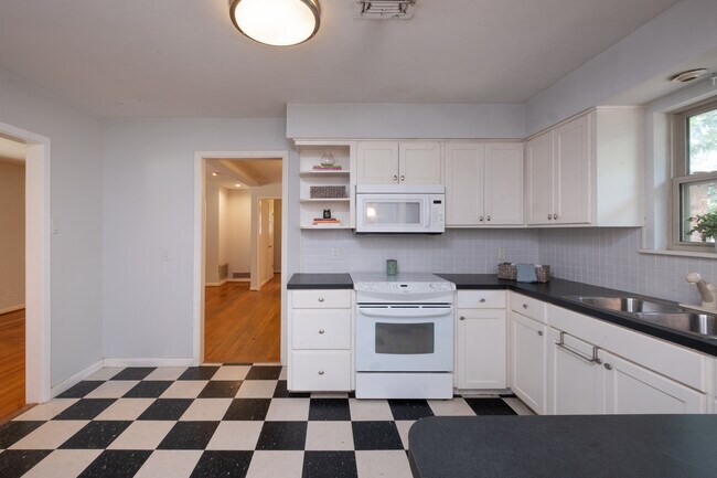 Building Photo - 7403 L St