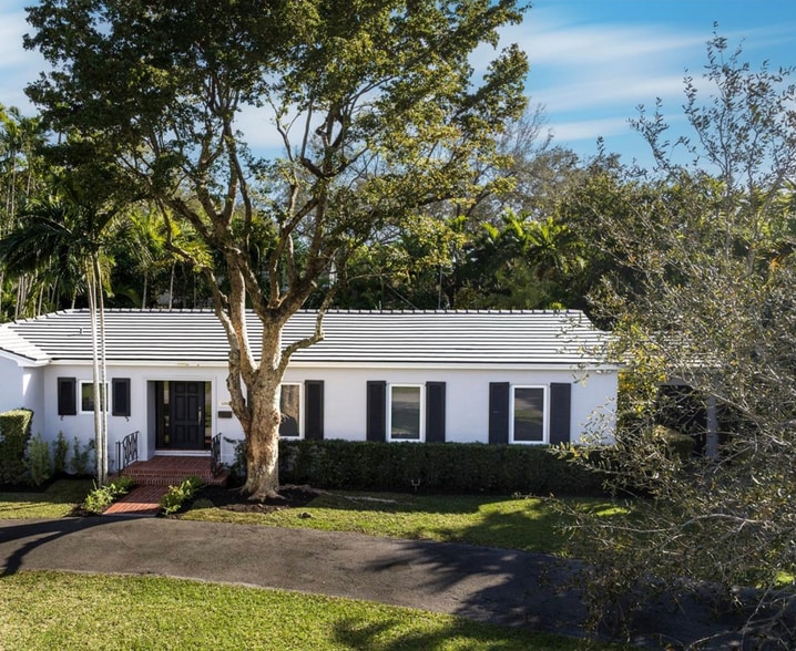 Building Photo - 1350 Mendavia Ave