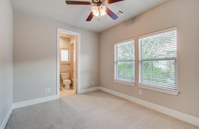 Building Photo - 610 Delano St