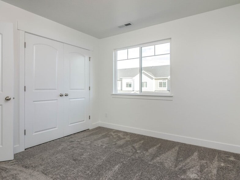 Building Photo - 2299 N 3720 W