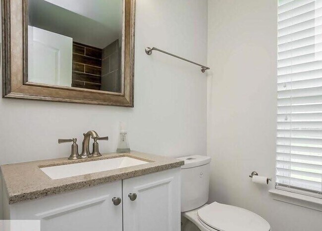 Basement full bath - 9714 Pine Arcade