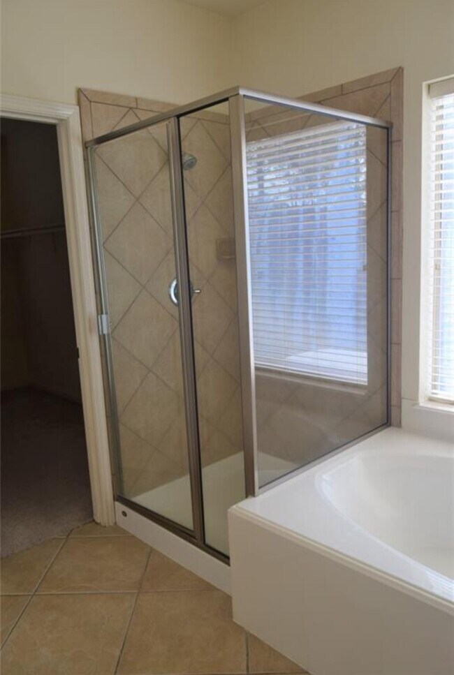 Building Photo - 803 Lazy Springs Ln