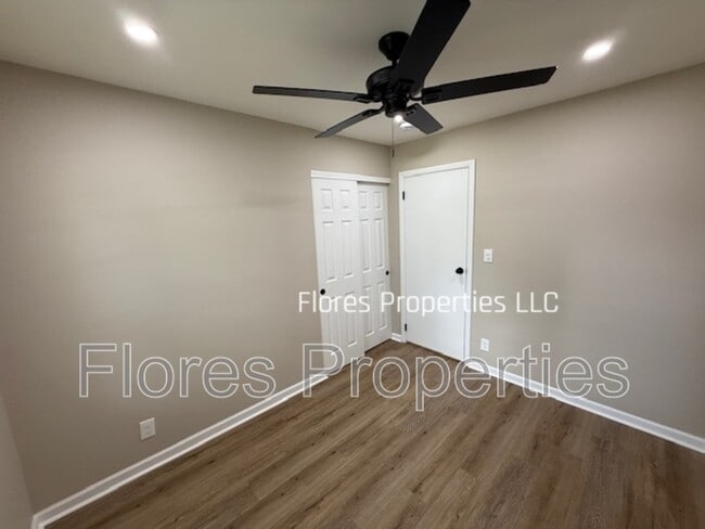 Building Photo - 1300 Evaline Dr