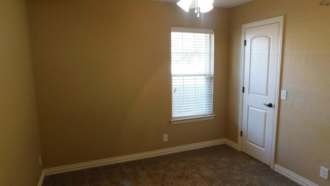 Building Photo - 118 Stonebridge St