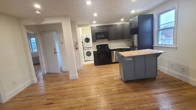 Building Photo - 35 Pangborn Pl