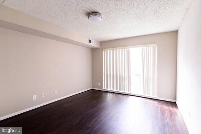 Building Photo - 11804 Breton Ct