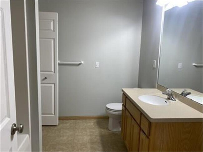 Building Photo - 860 Independence Dr