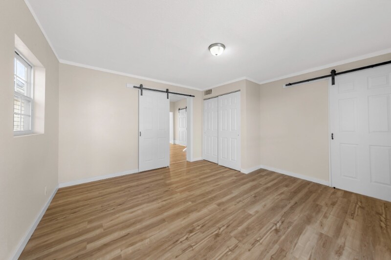 Building Photo - 204 E 2nd St