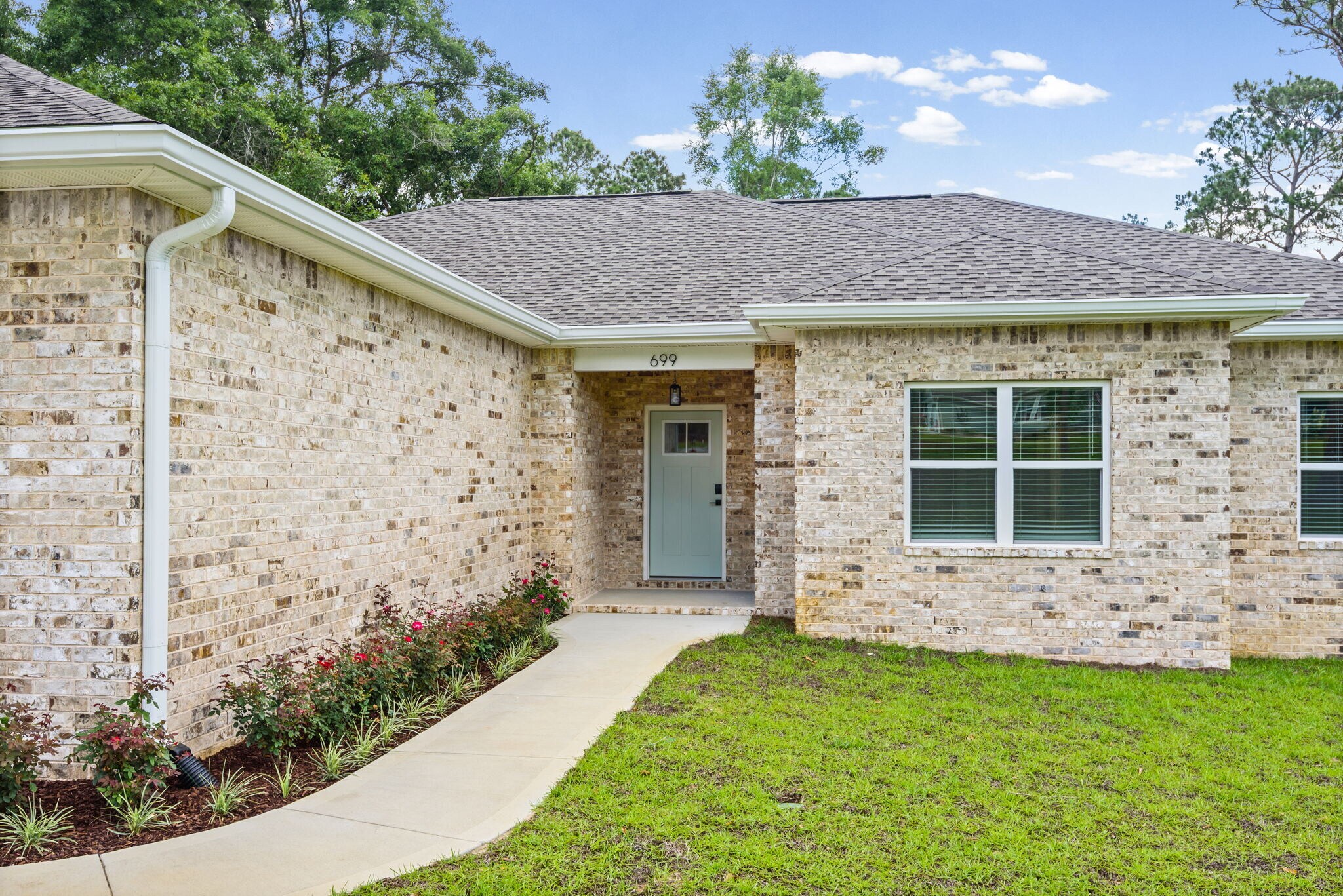 Building Photo - 699 Pinewood Dr