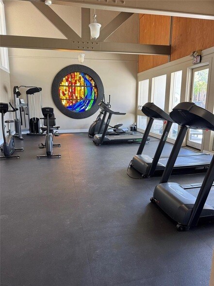 Building Photo - 935 La Posada Dr