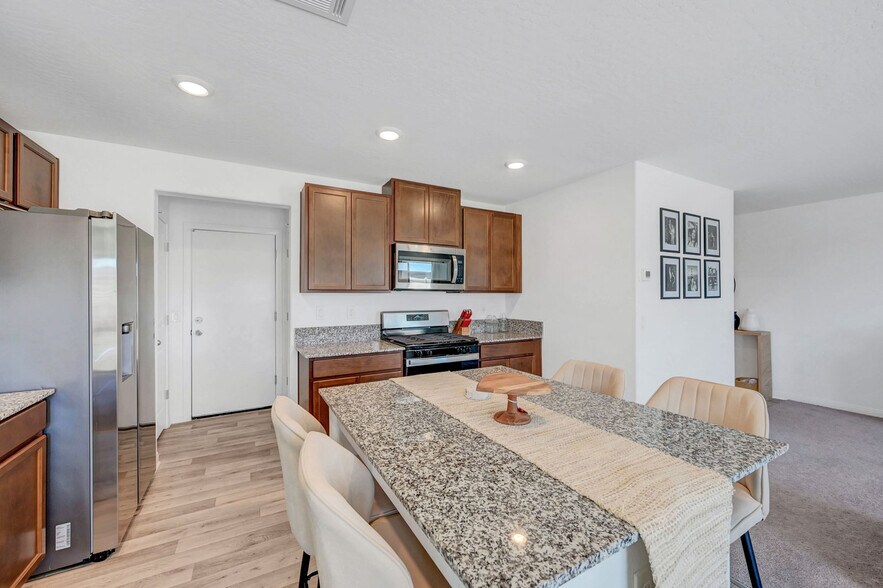 Building Photo - 6844 Toros St