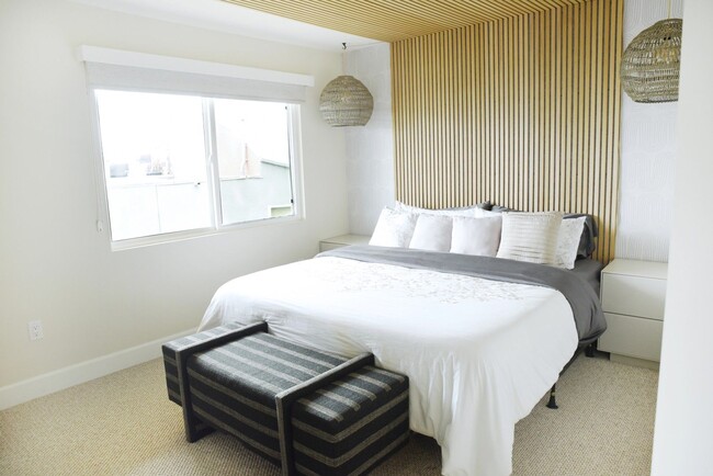Building Photo - OCEAN VIEWS - 2BD/2.5BA Condo in the Heart of Oceanside