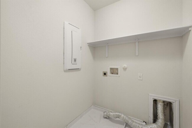 Building Photo - 11801 Jackson Fls Wy