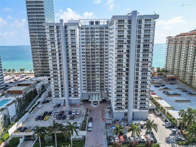 Building Photo - 2030 S Ocean Dr