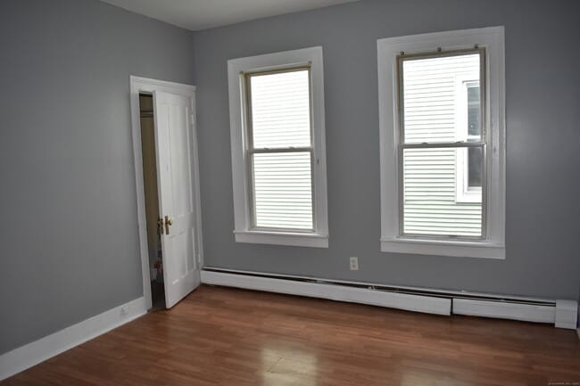 Building Photo - 117 Caroline St
