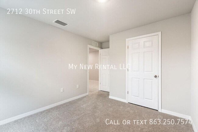 Building Photo - 2712 30th St SW