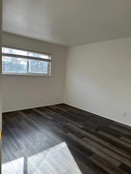 Building Photo - 1737 Ross Cir
