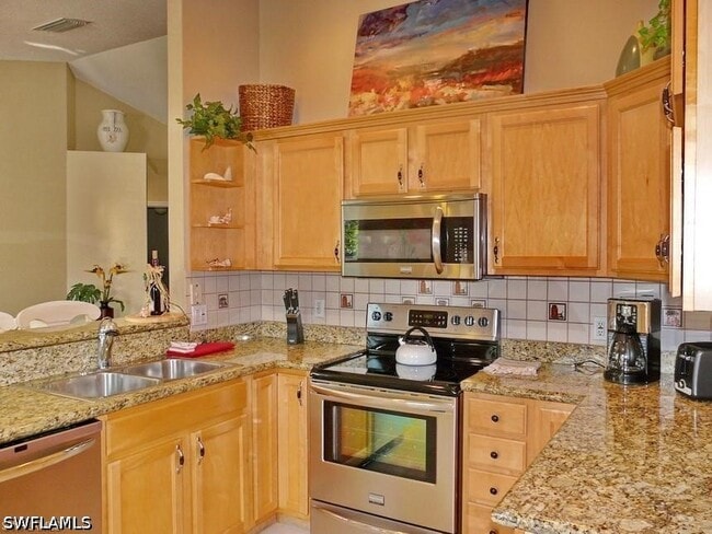 Building Photo - 264 Castaways St