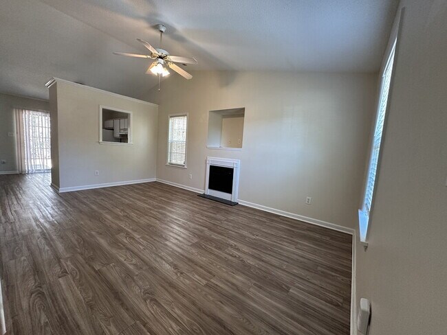 Building Photo - 400 Winners Cir S