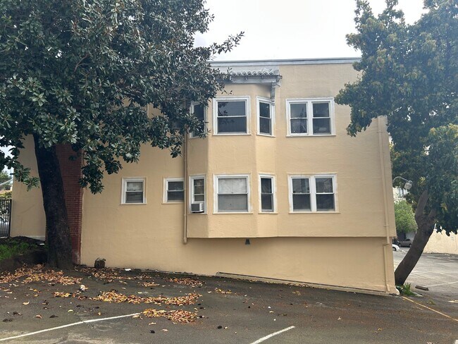 Building Photo - Partially updated one bedroom 1 block from...