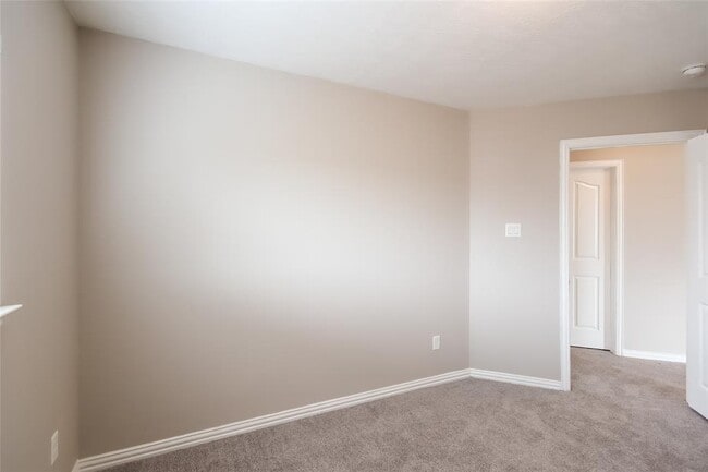 Building Photo - 8023 Louise Oak Ct
