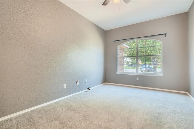 Building Photo - 315 Waterlily Way