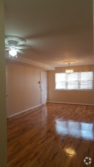 Building Photo - 266 College Dr