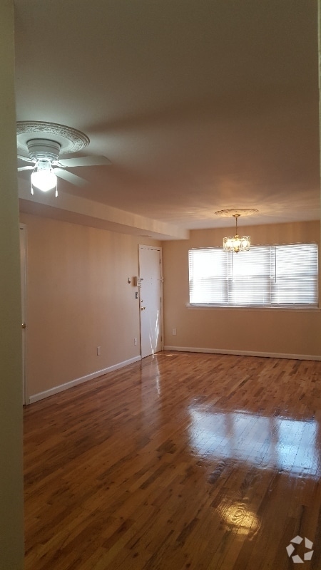 Building Photo - 266 College Dr