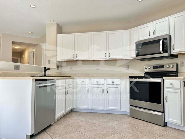 Building Photo - 2280 E Hazeltine Way