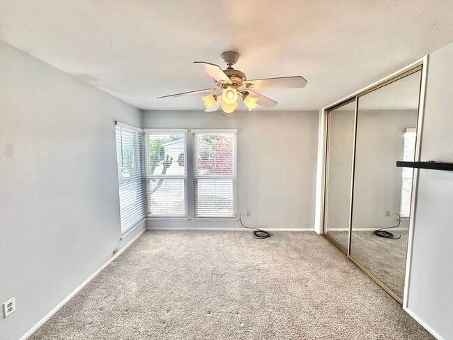 Building Photo - Beautiful 3bd/2ba HOUSE in Clairemont Mesa! 2-car Garage, AC, laundry, patio, VIEWS!