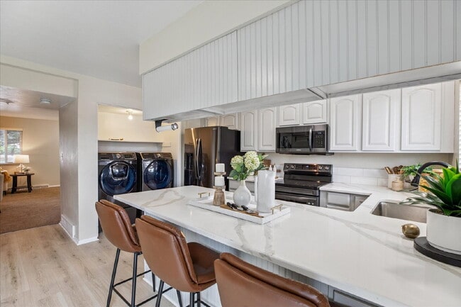 Building Photo - Pet-friendly 2 bed/2.5 bath Lakewood townhome - Available Now!