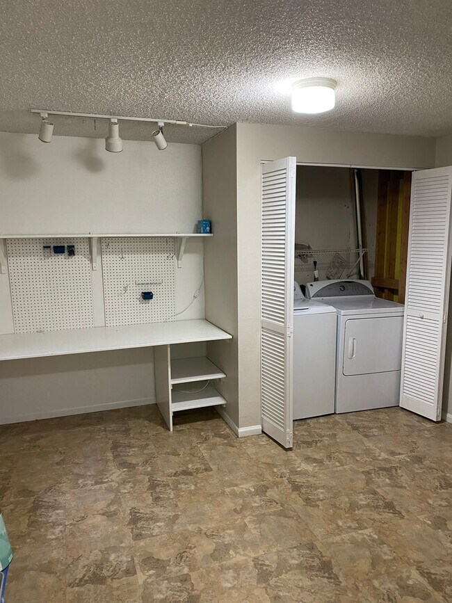 Building Photo - Charming North Boulder 3 Bedroom Townhouse