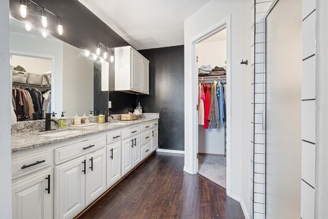 Building Photo - 9 Jordan Ln