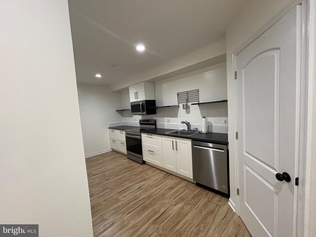 Building Photo - 3137 Trenholm Dr