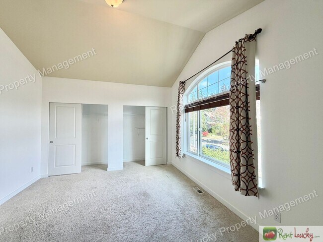 Building Photo - 16432 42nd Dr SE