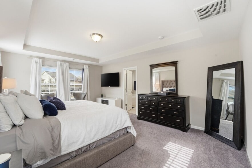 Building Photo - 2269 Isaac St