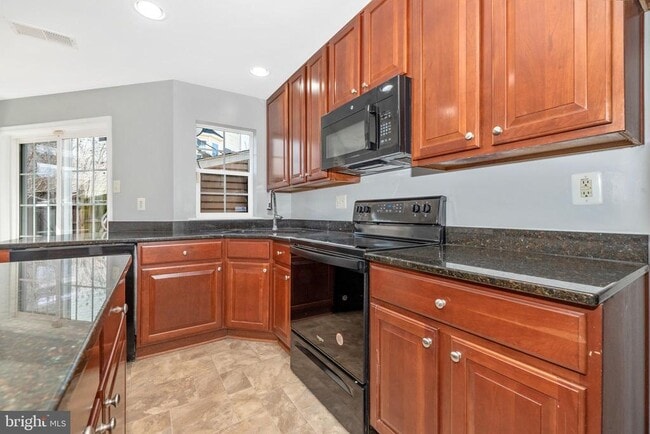 Building Photo - 618 Cawley Dr