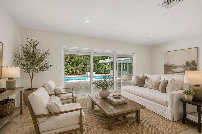 Building Photo - 15540 SW 82nd Ct