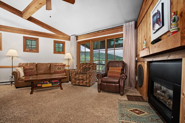 Building Photo - 2933 Mountaineer Cir