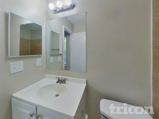 Building Photo - 1115 Oakhill St