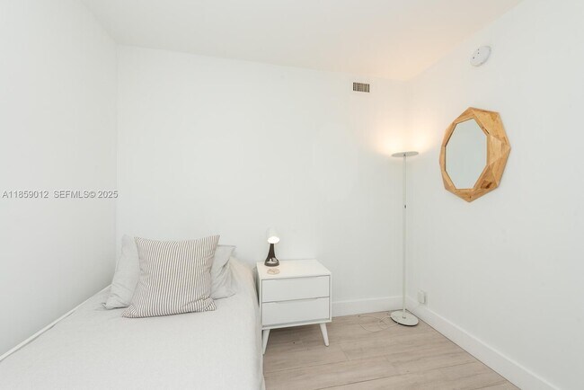 Building Photo - 181 Crandon Blvd