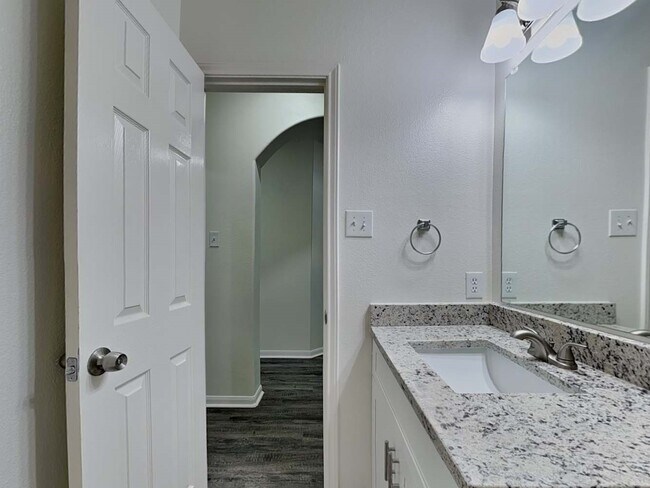 Building Photo - 15407 Riford Dr