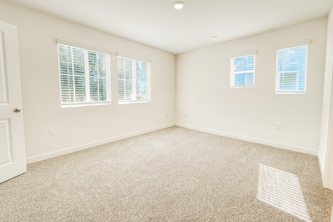Building Photo - 975 San Juan Rd