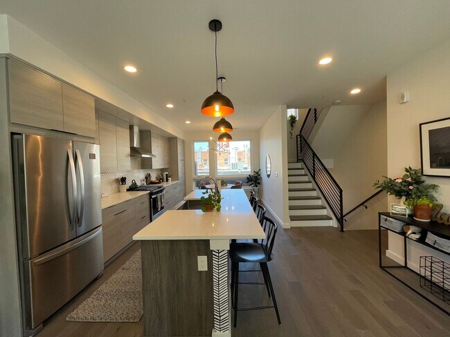 Building Photo - Modern 2BR + Office Townhome with Rooftop Deck in Prime Sunnyside/Highlands Location