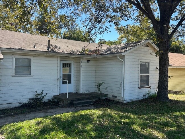 Primary Photo - Perfect Size South Waco Home