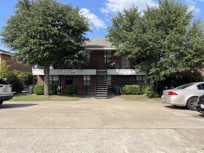 Building Photo - Spacious 2-Bedroom Apartment – Prime Location Near Shopping & Fort Hood
