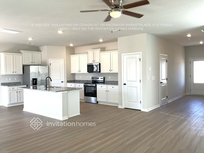 Building Photo - 3347 Fox Hall Dr