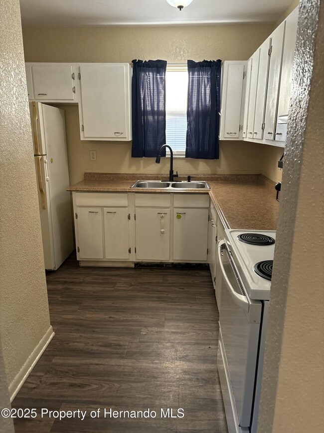 Building Photo - 7184 Catalina St